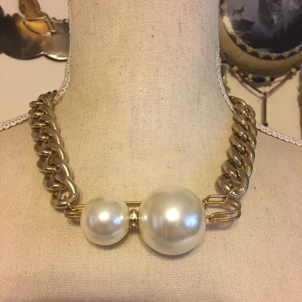 Bold chunky gold chain pearl accent necklace